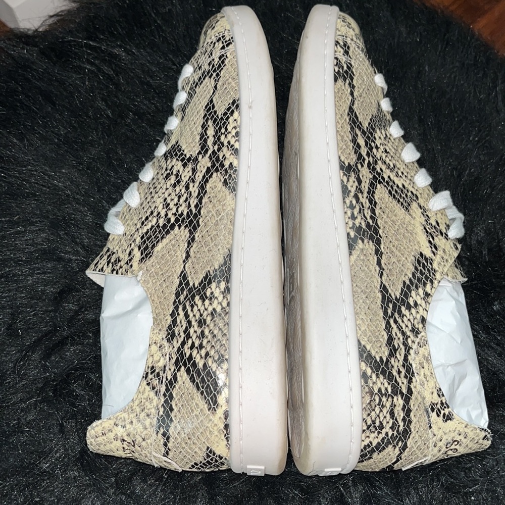 Schutz Leather Sneakers - Picture 4 of 9